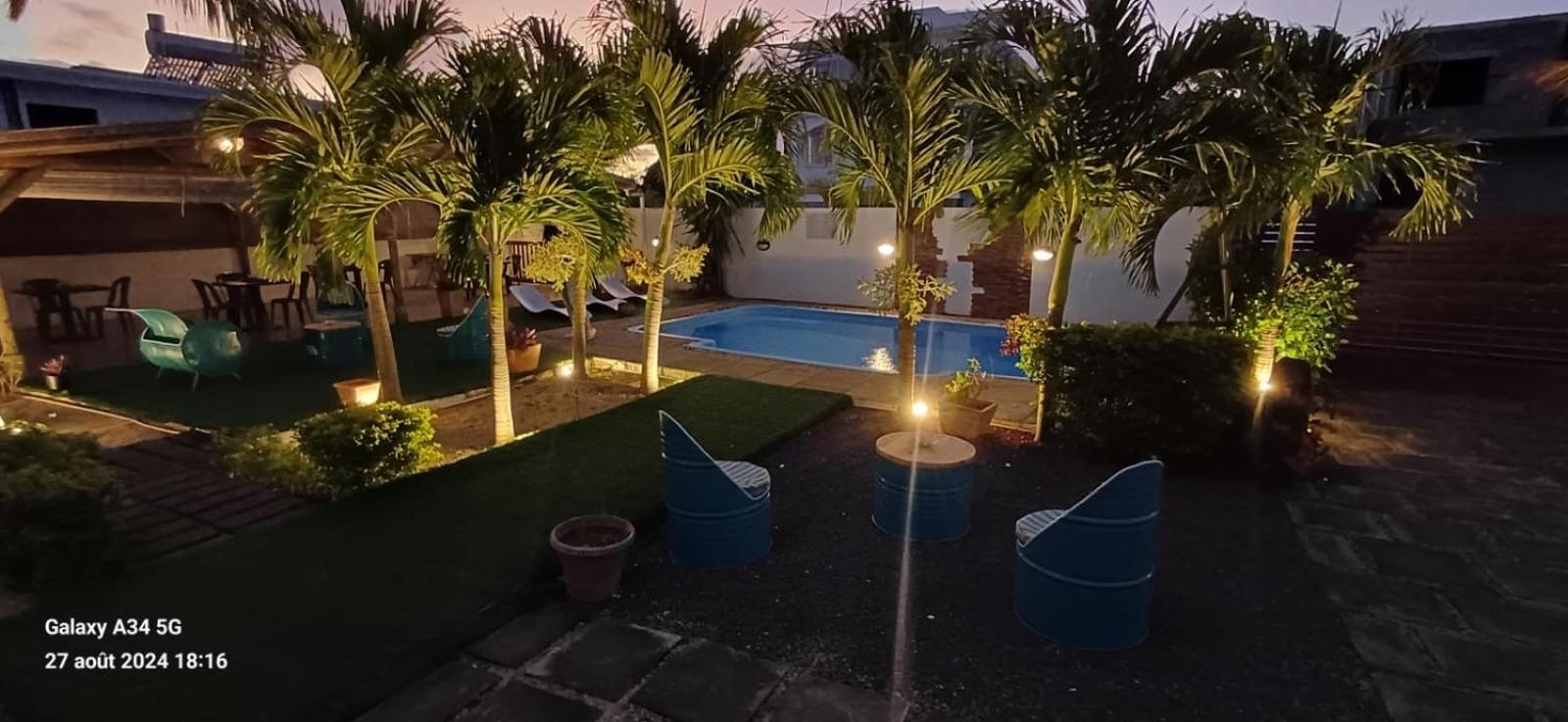 Le Binome Aparthotel Grand Baie Exterior foto